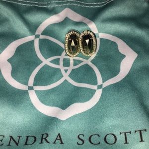 Kendra Scott drop earrings